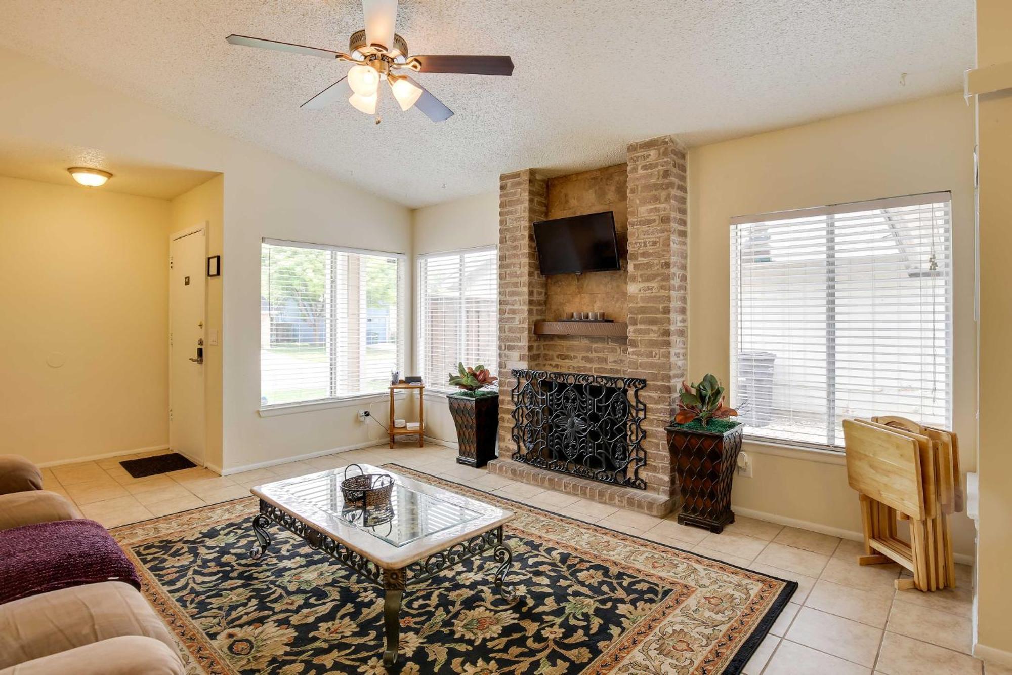 Sunny San Antonio Home With Backyard And Patio! エクステリア 写真
